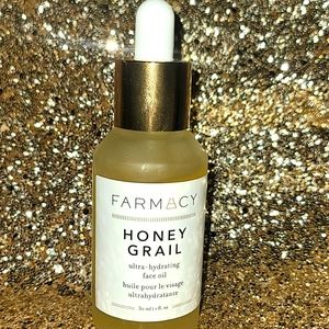 Hydrating face oil.